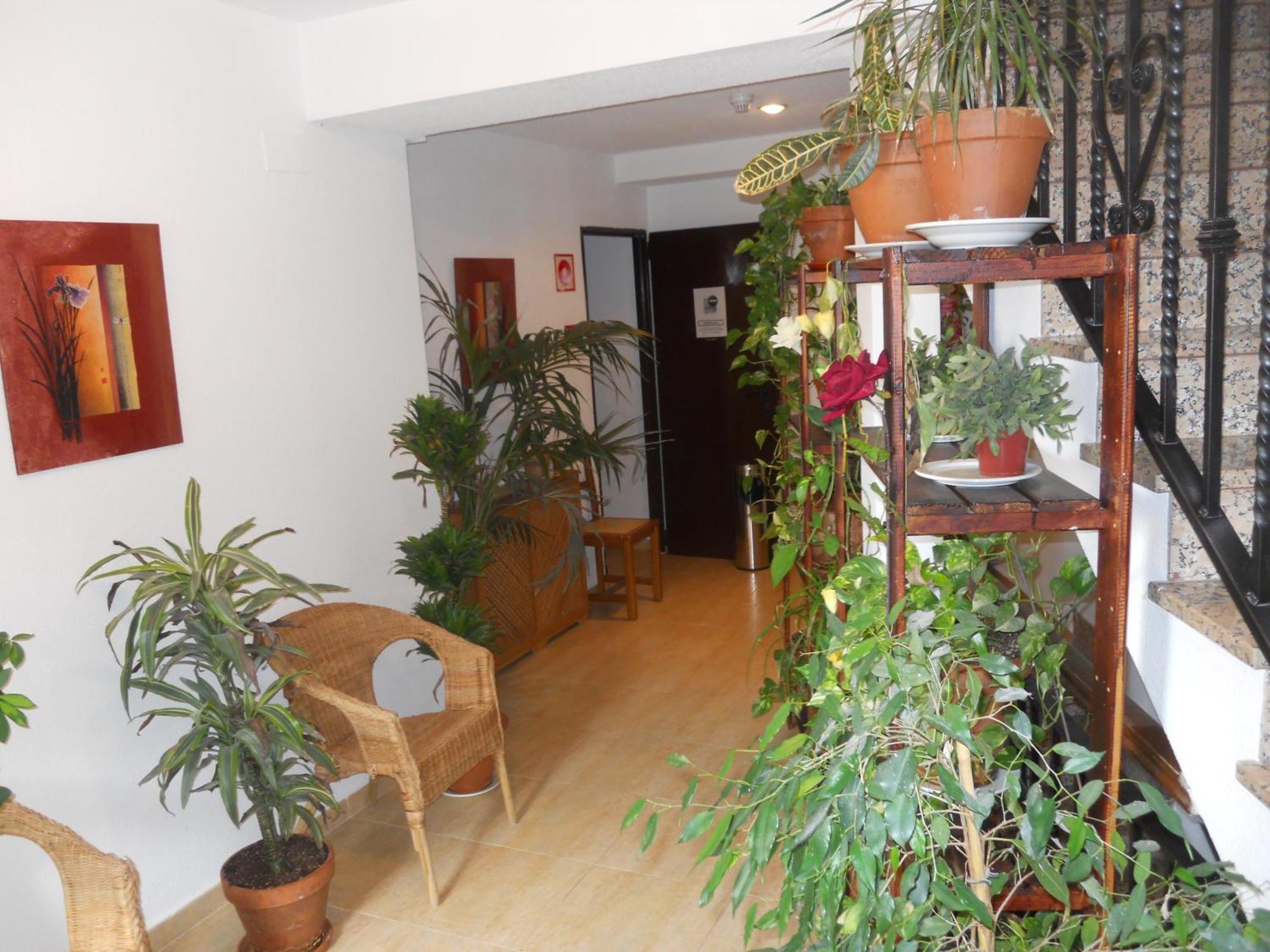 Hostal El Descanso Madrid Exterior foto